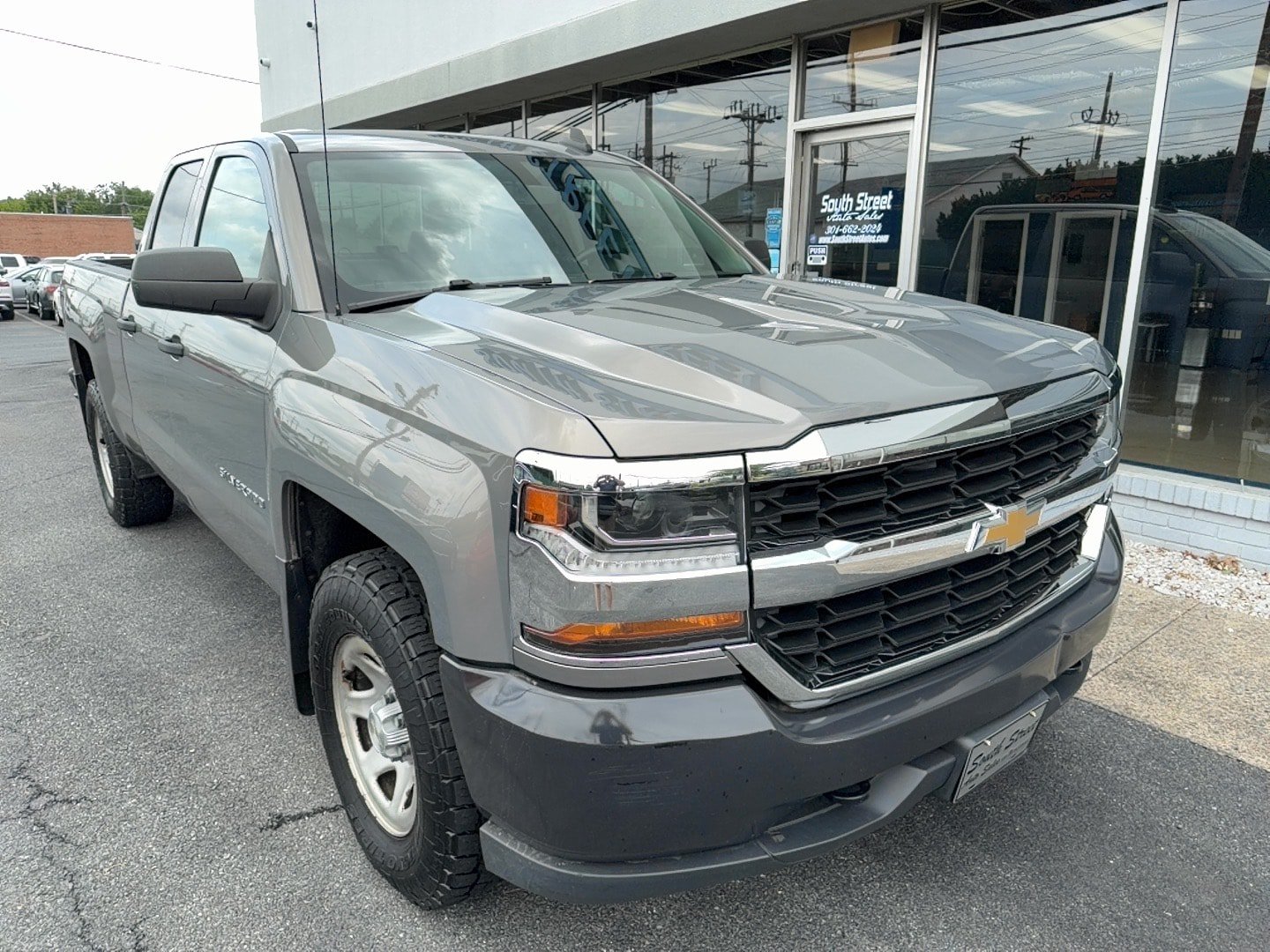 Used 2017 Chevrolet Silverado 1500 W/T w/ WT Convenience Package AWD/4WD image 2