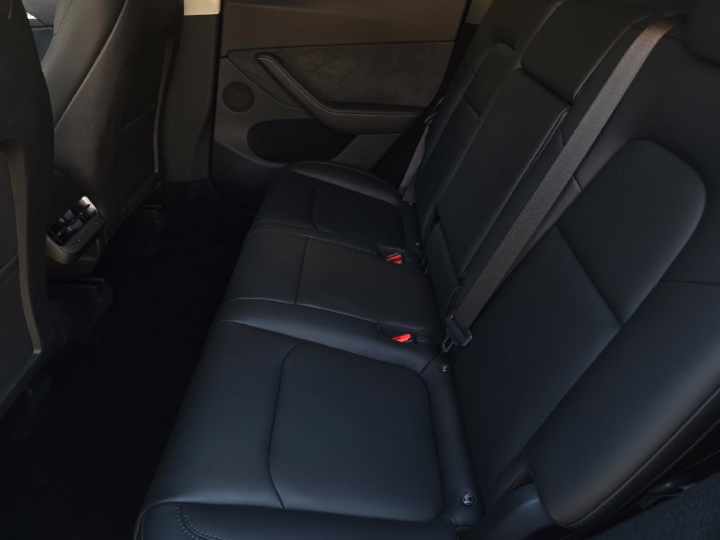Used 2023 Tesla Model Y AWD image 13