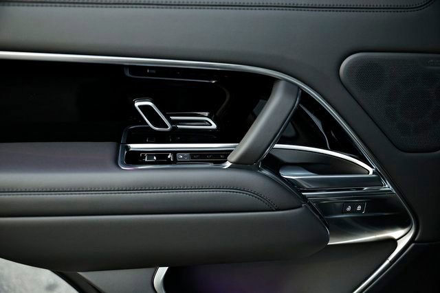 New 2026 Land Rover Range Rover SE image 28