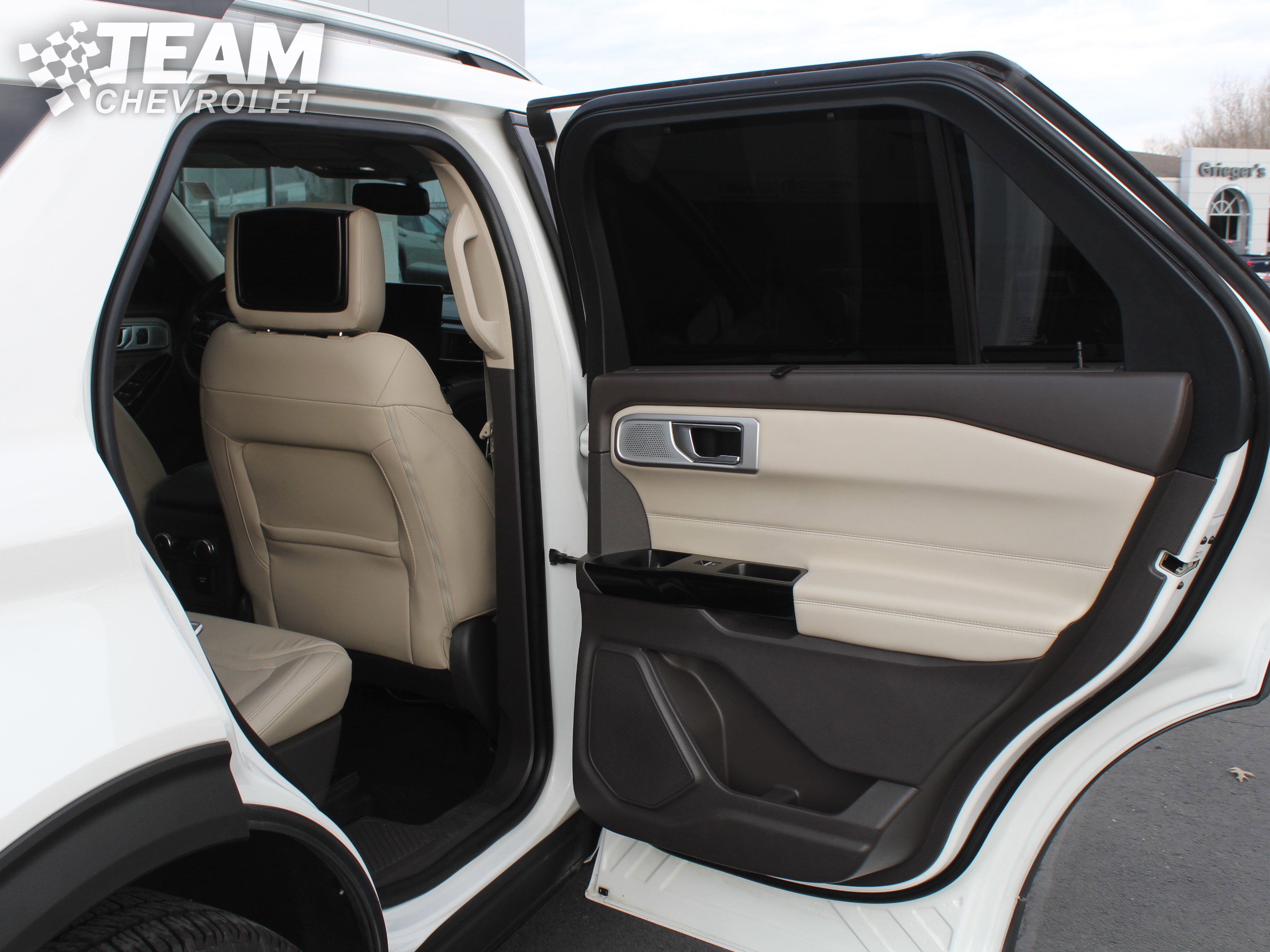 Used 2022 Ford Explorer Platinum w/ Equipment Group 601A image 25