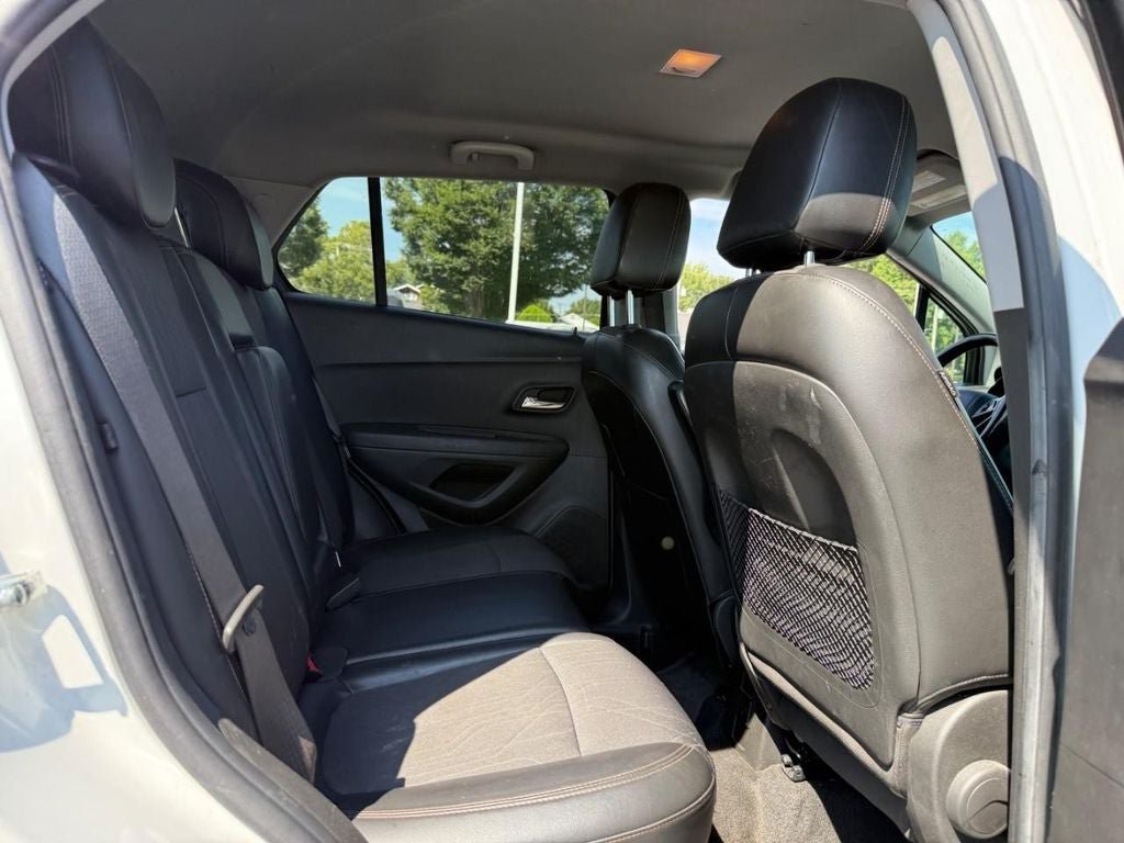 Used 2018 Chevrolet Trax LT w/ LT Convenience Package AWD/4WD image 11