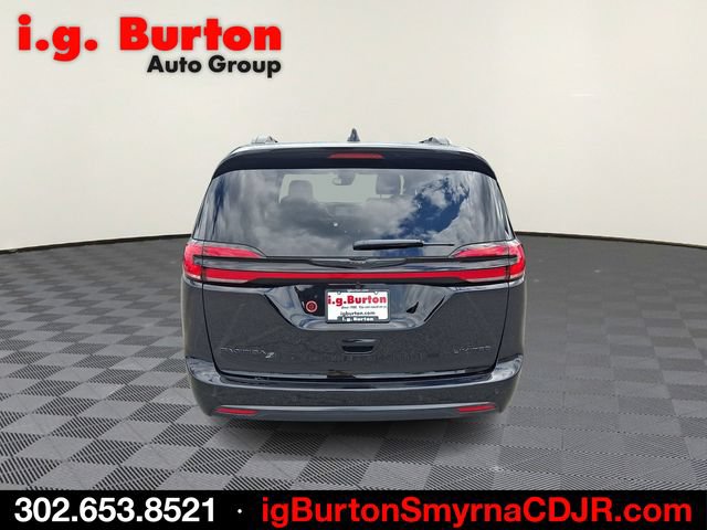 Used 2026 Chrysler Pacifica Limited w/ S Appearance Package FWD image 5