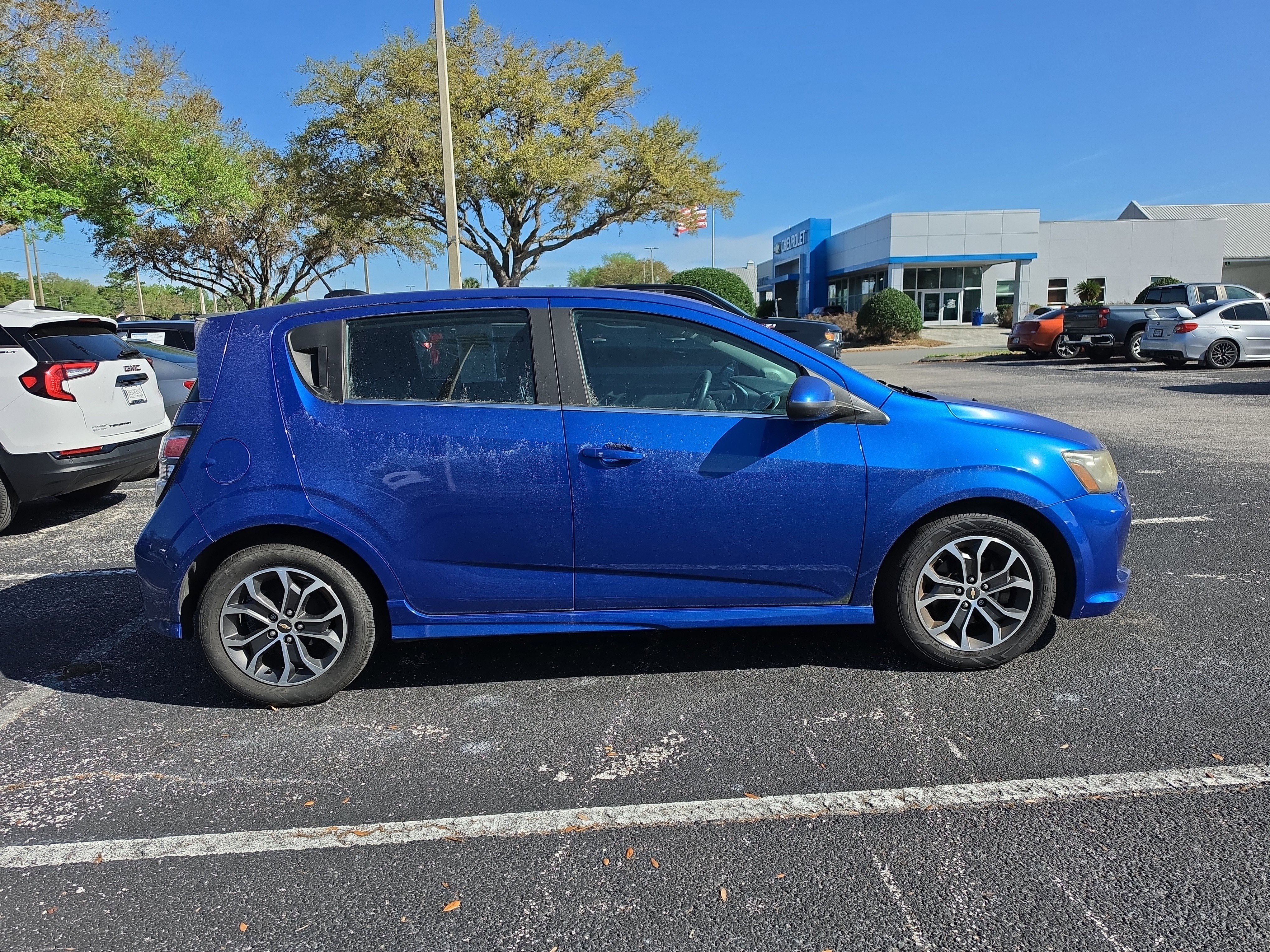 Used 2017 Chevrolet Sonic LT w/ Convenience Package image 6