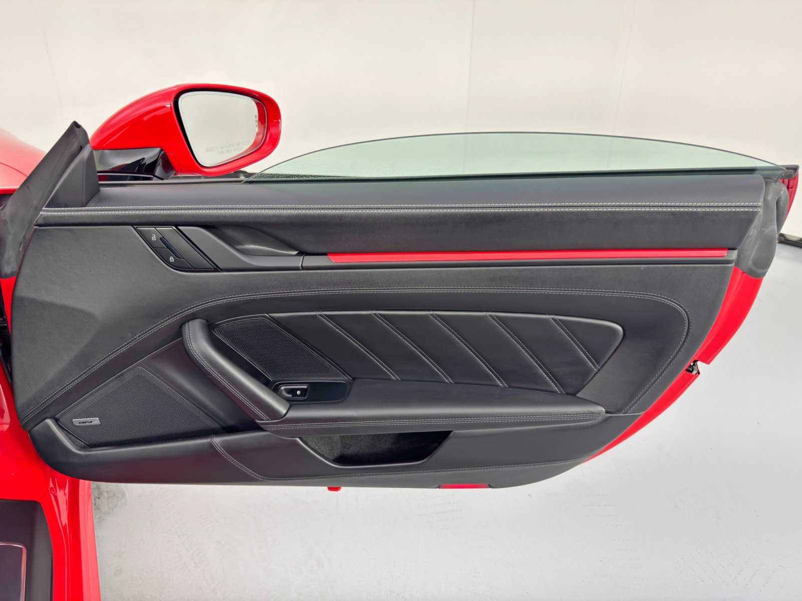 Used 2025 Porsche 911 Carrera RWD image 48