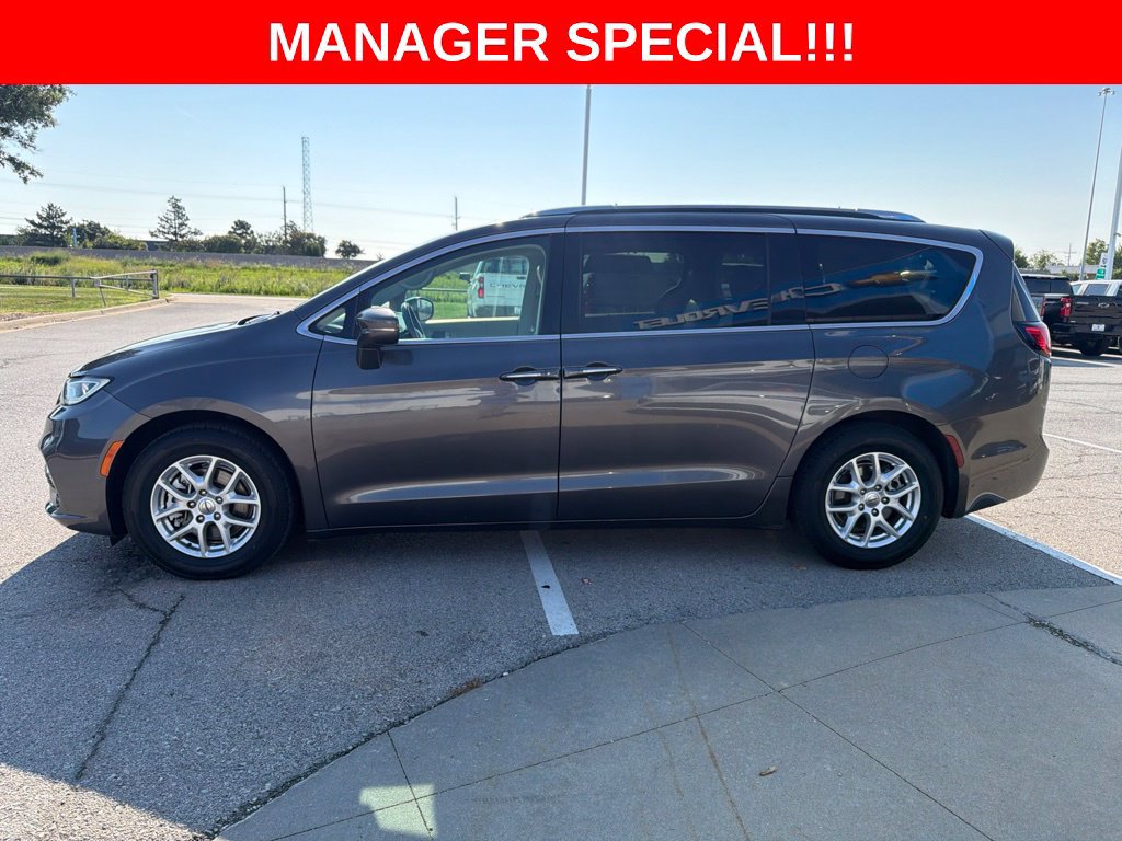 Used 2021 Chrysler Pacifica Touring-L FWD image 6