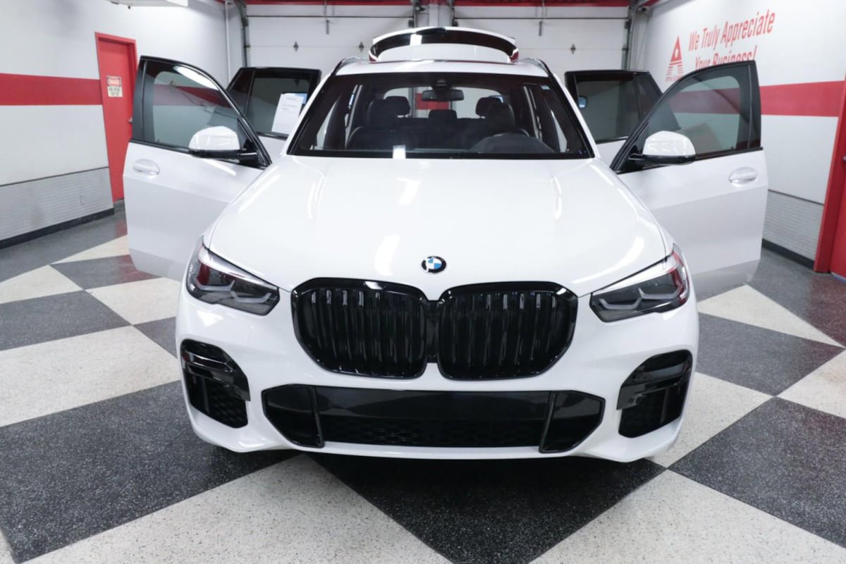 Used 2023 BMW X5 xDrive40i w/ M Sport Package AWD/4WD image 30