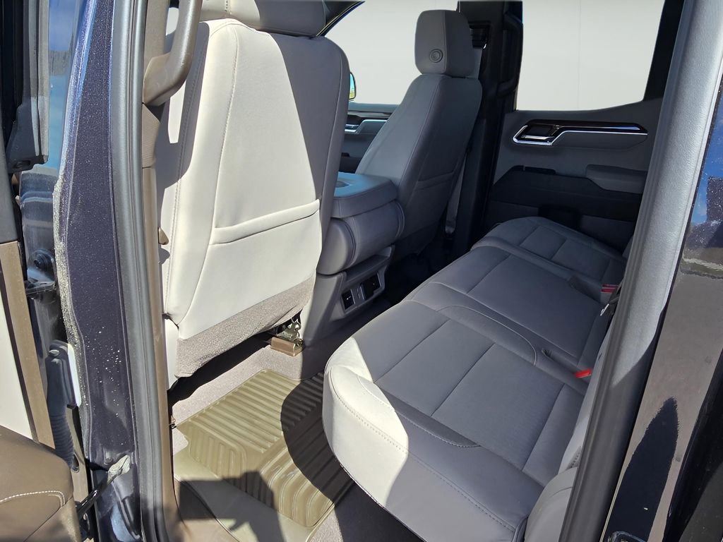 Used 2023 Chevrolet Silverado 1500 LT AWD/4WD image 27