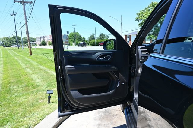 Used 2024 GMC Yukon XL SLT w/ SLT Premium Package AWD/4WD image 28