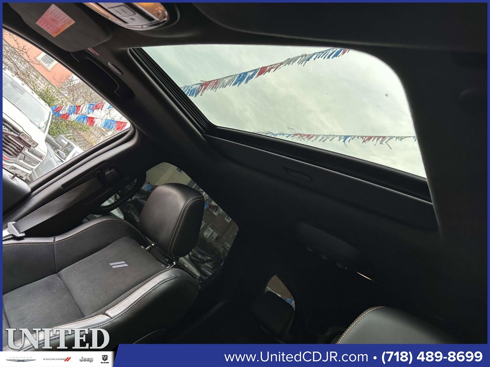 Used 2023 Dodge Durango R/T w/ Hemi Orange Plus Package image 16