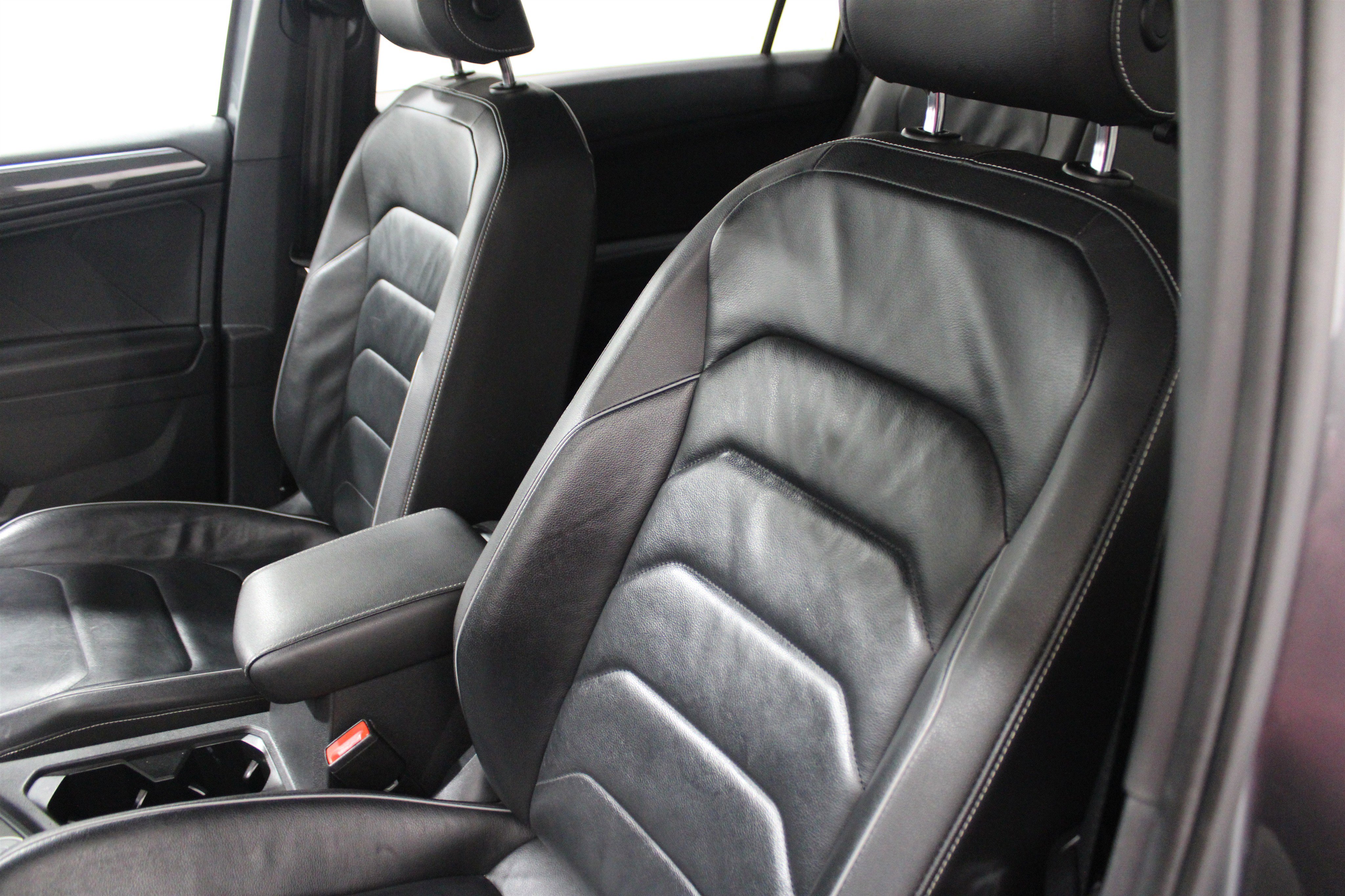 Used 2021 Volkswagen Tiguan SEL Premium R-Line AWD/4WD image 6
