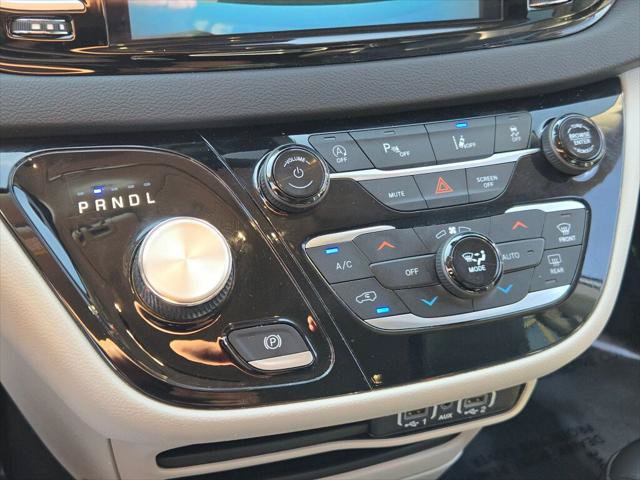 Certified 2023 Chrysler Pacifica Touring-L FWD image 9