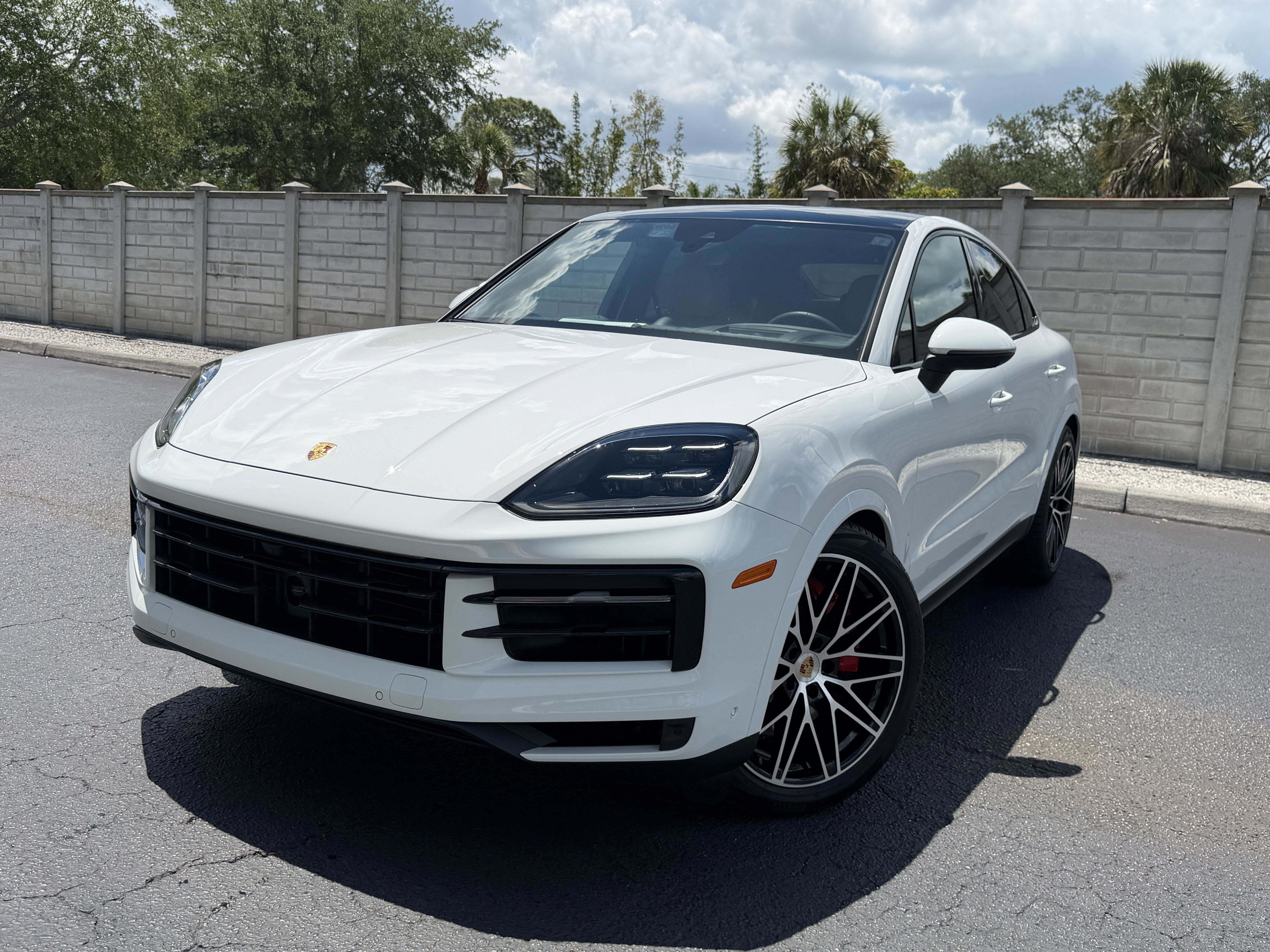 Certified 2024 Porsche Cayenne S AWD/4WD image 1