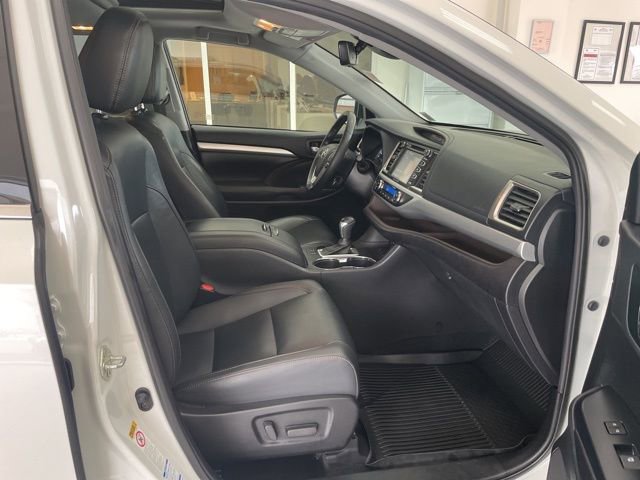 Used 2019 Toyota Highlander XLE image 13