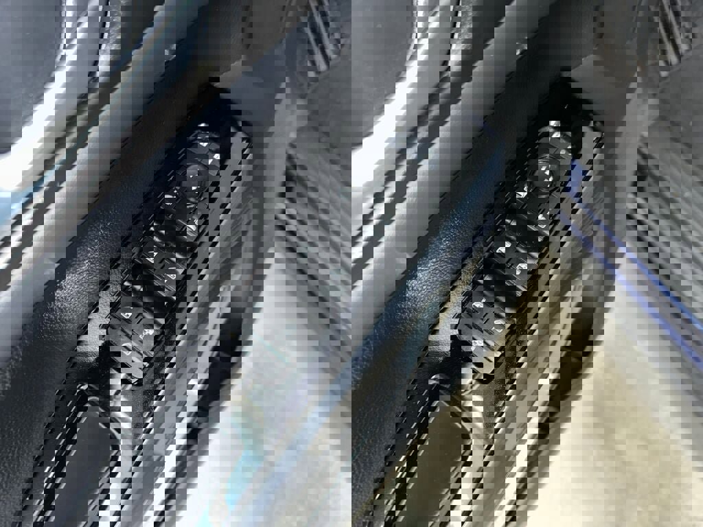 Used 2023 Nissan Pathfinder SL image 5