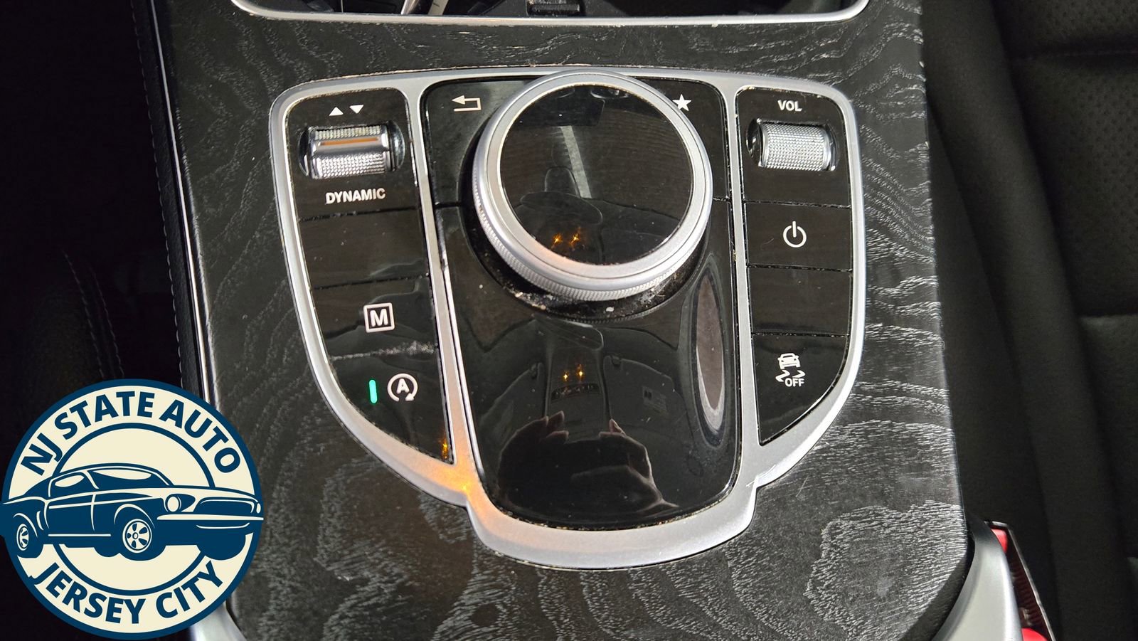 Used 2019 Mercedes-Benz GLC 300 4MATIC w/ Premium Package image 17