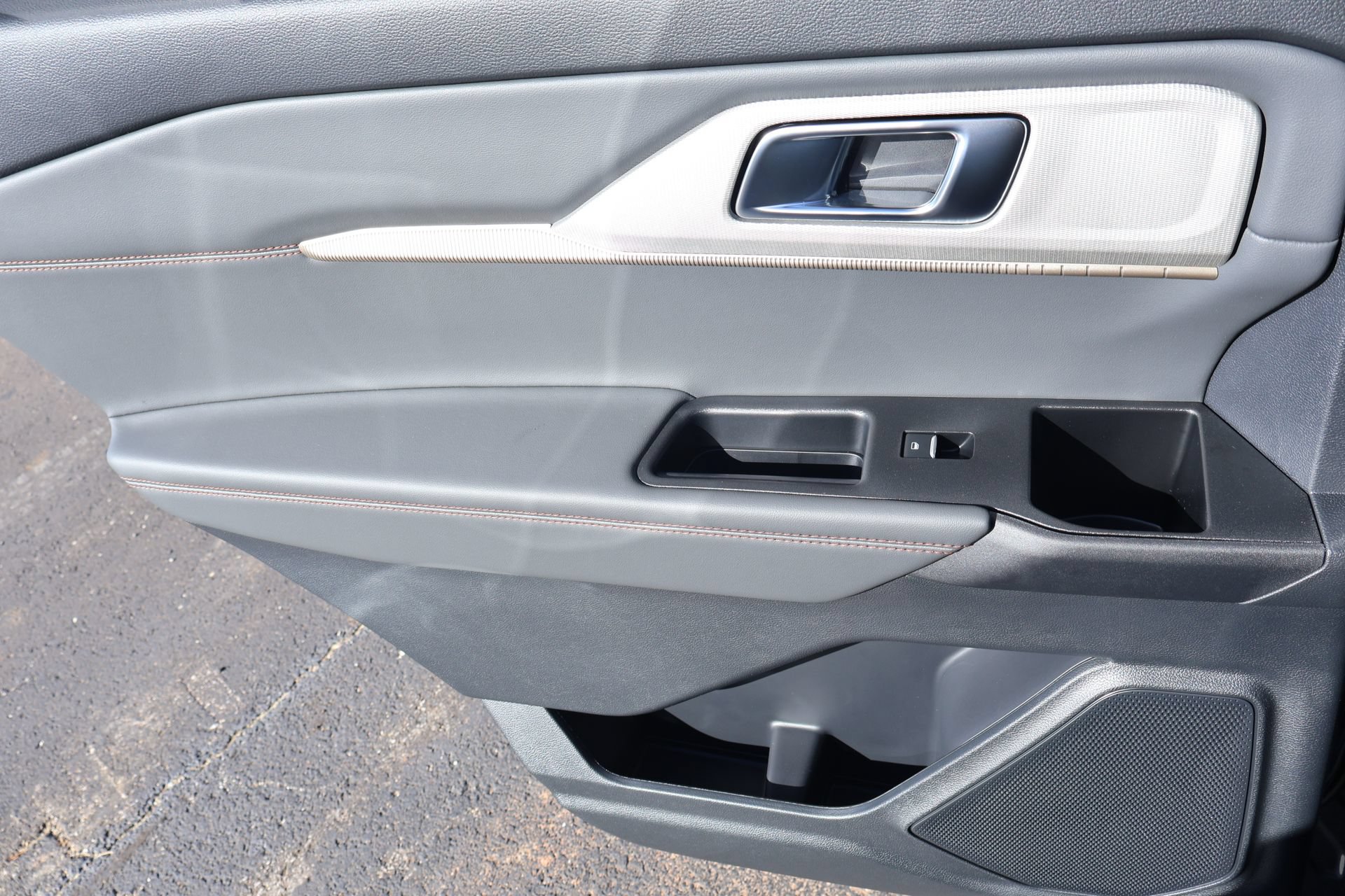 New 2026 Ford Explorer Active w/ Active Comfort Package RWD image 18