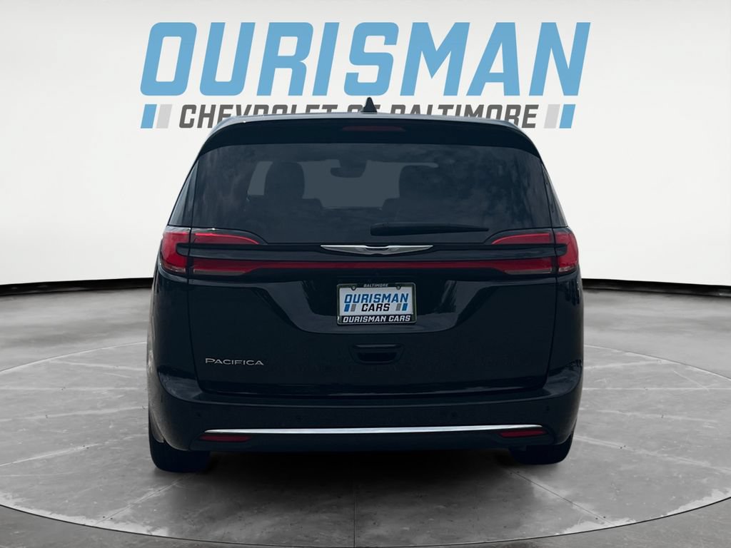 Used 2025 Chrysler Pacifica Select FWD image 5