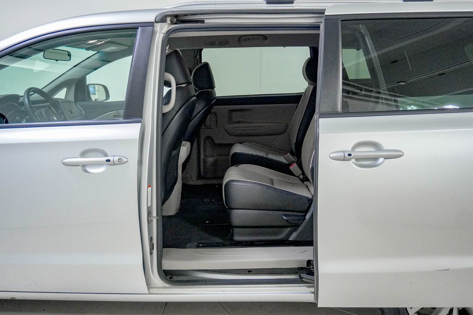 Used 2019 Kia Sedona EX FWD image 35