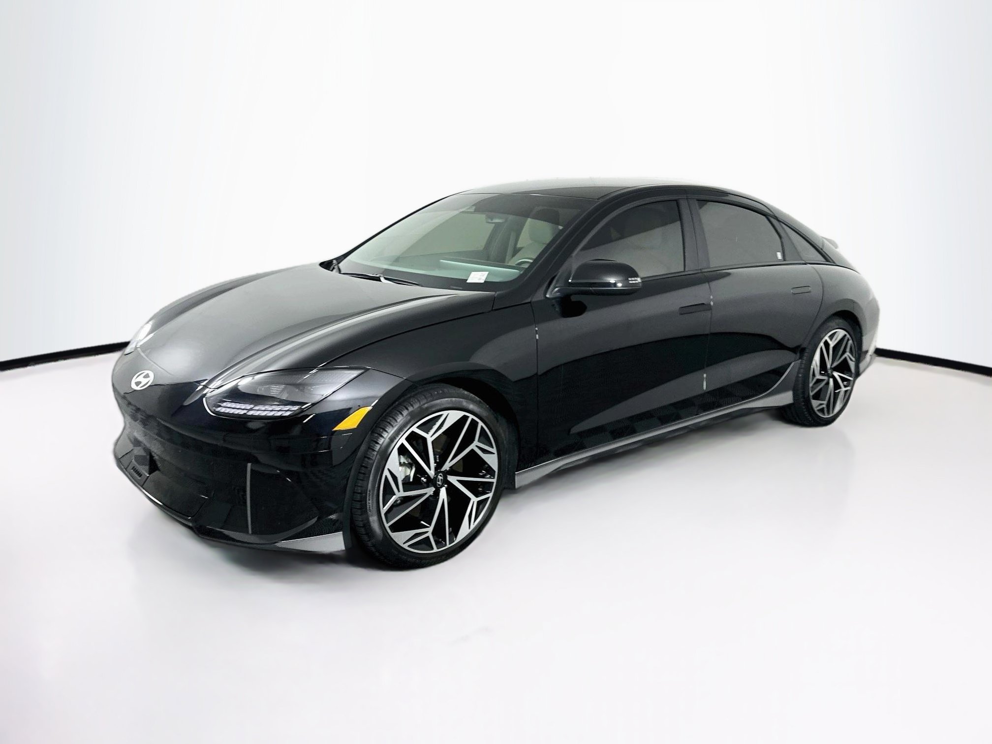 Used 2025 Hyundai Ioniq 6 SEL RWD image 3