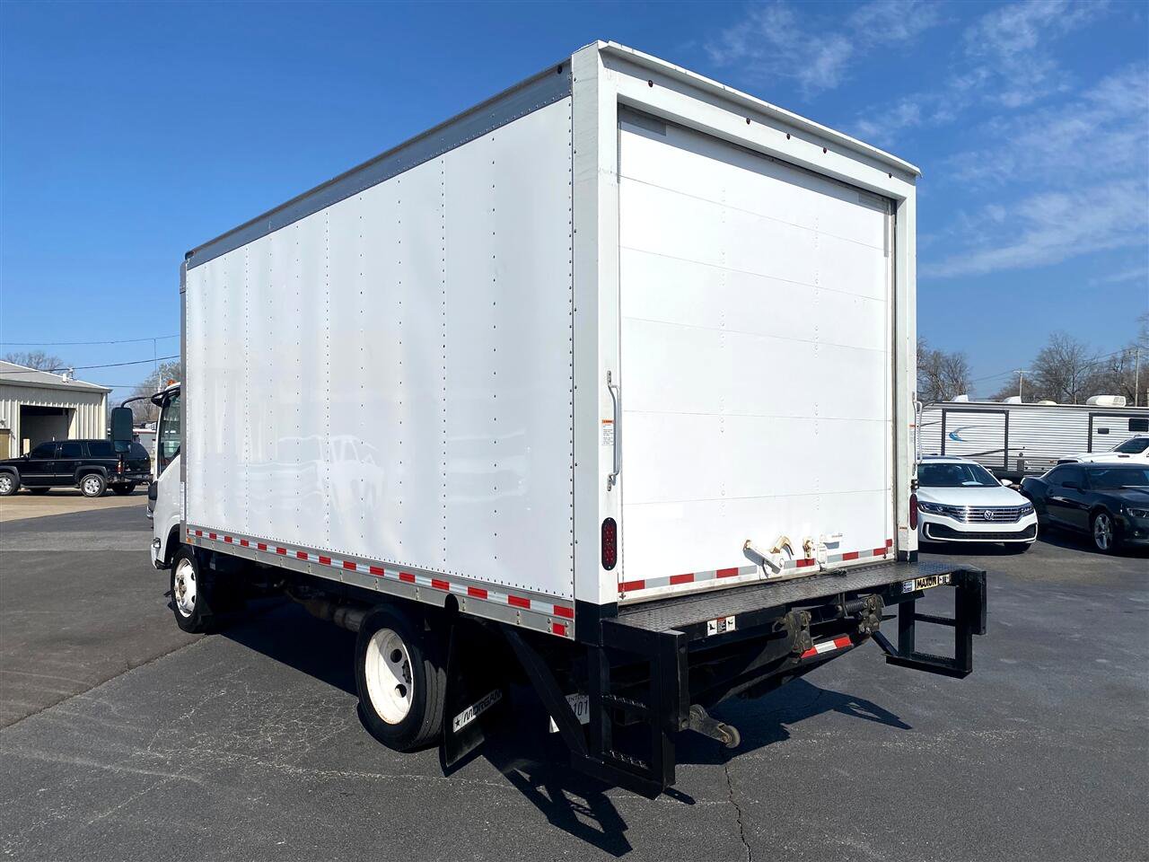 Used 2020 Isuzu NPR image 7