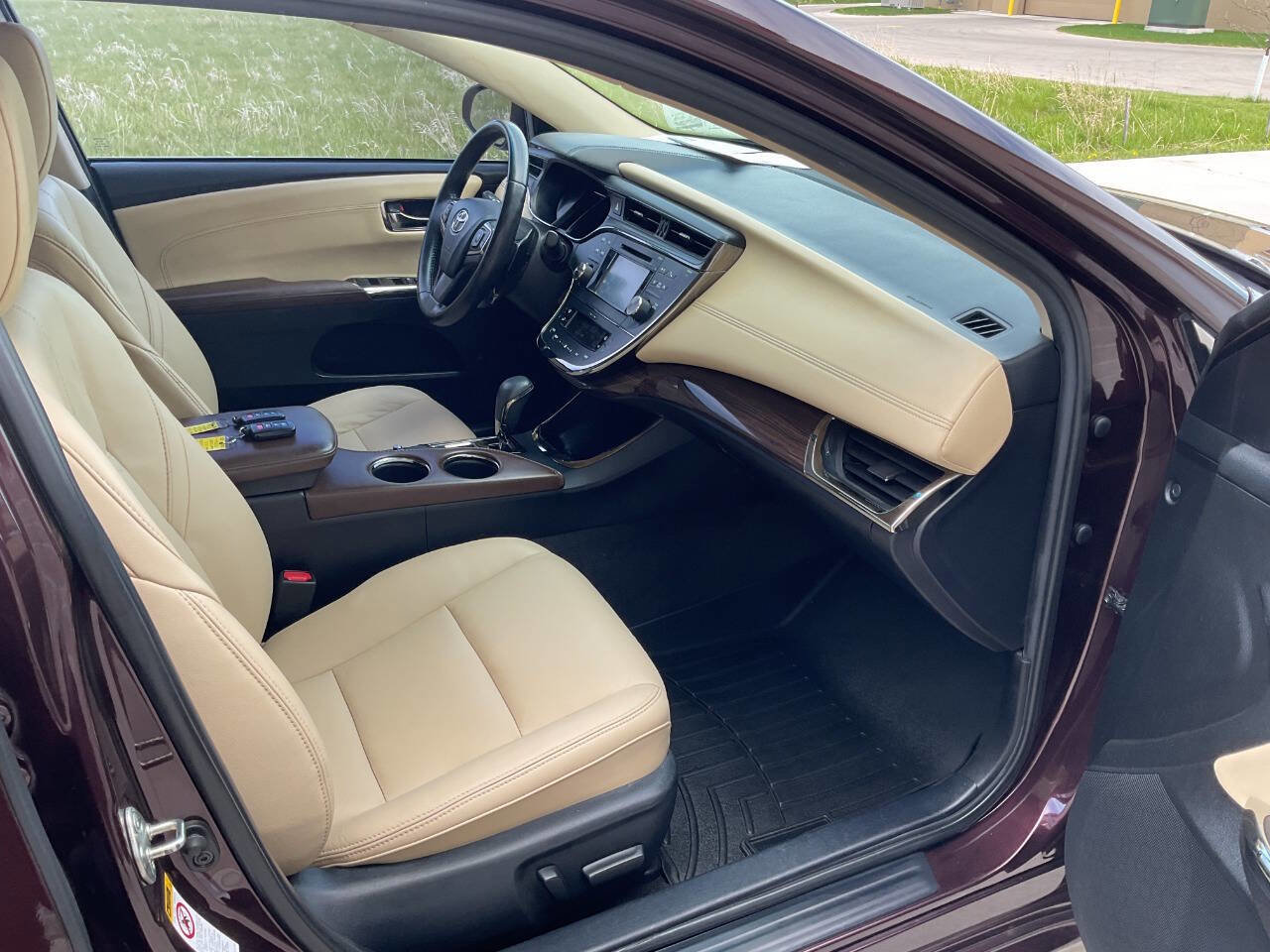 Used 2015 Toyota Avalon XLE FWD image 38