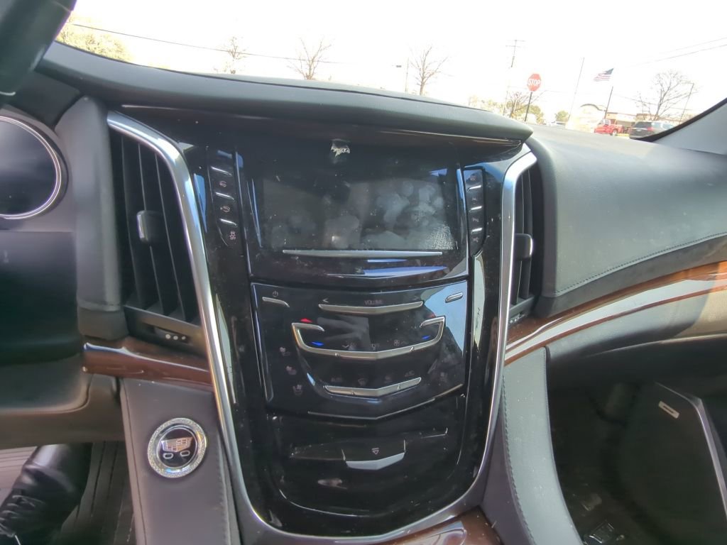 Used 2019 Cadillac Escalade Premium Luxury image 17