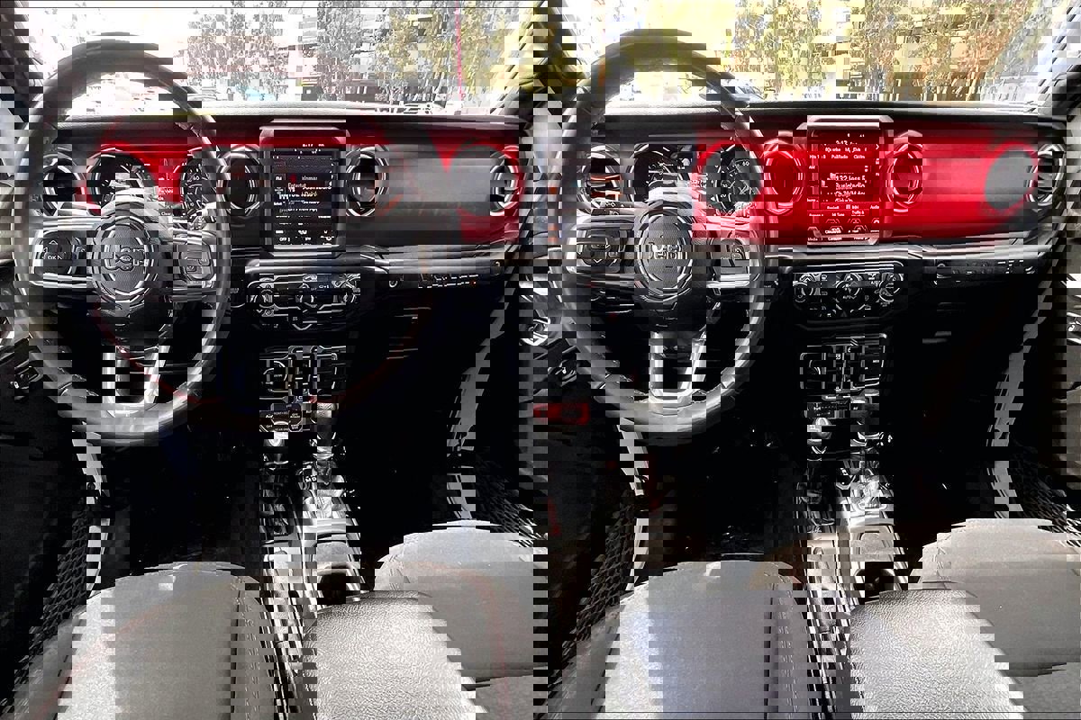 Used 2023 Jeep Wrangler Unlimited Rubicon image 12