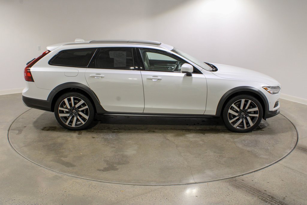 Used 2024 Volvo V90 B6 Cross Country Ultimate w/ Climate Package image 6