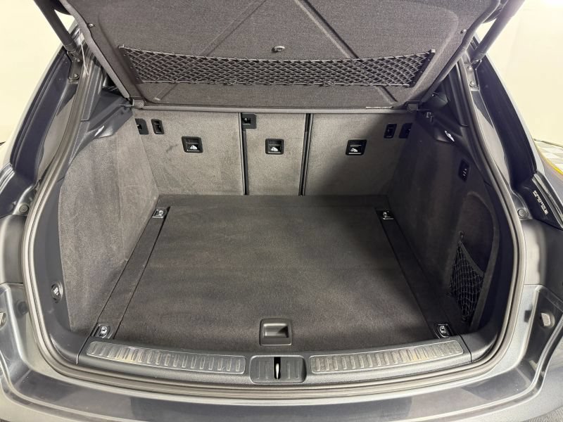 Used 2018 Porsche Macan Turbo AWD/4WD image 28