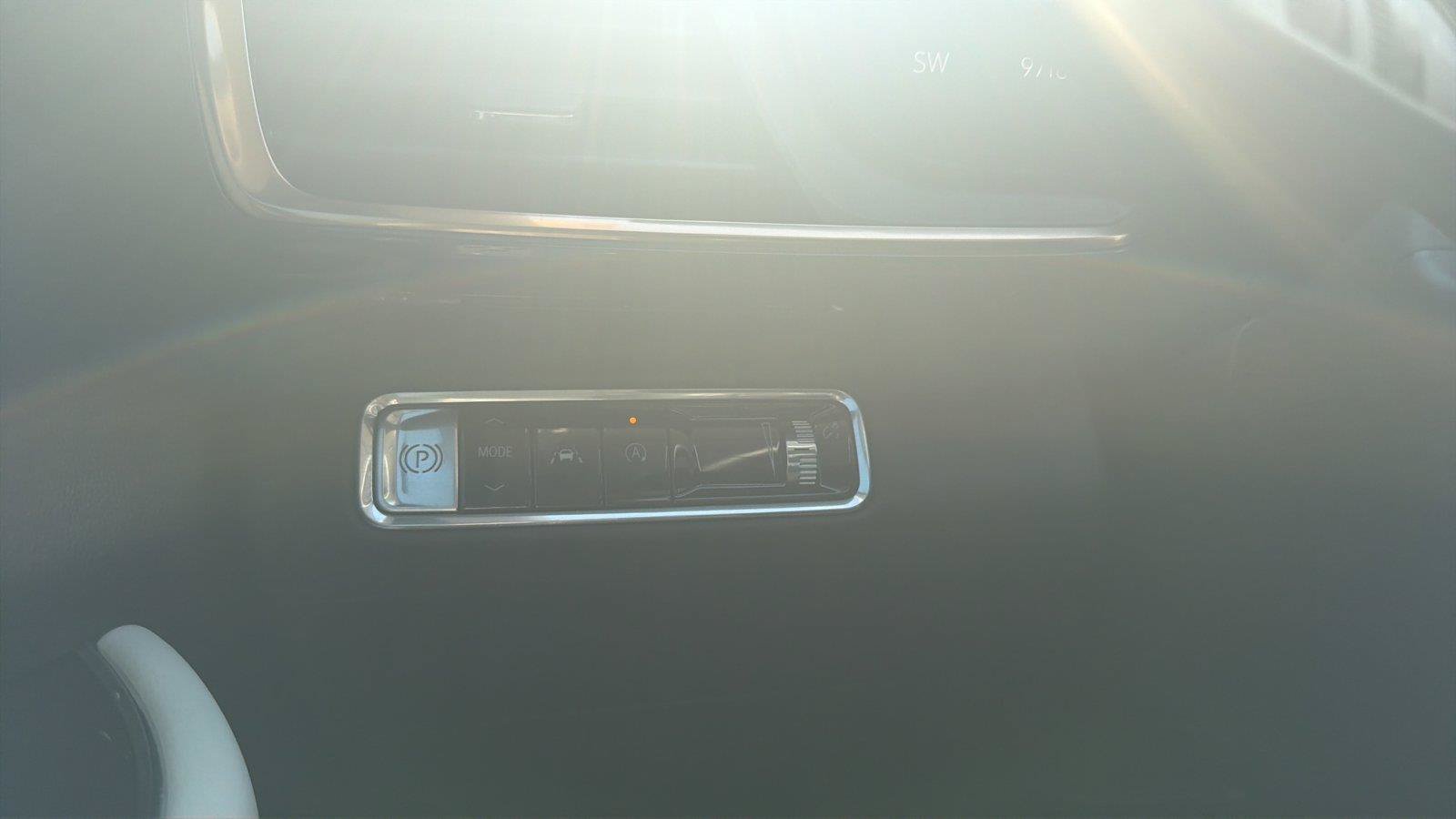 Used 2025 Buick Envision Avenir AWD/4WD image 16