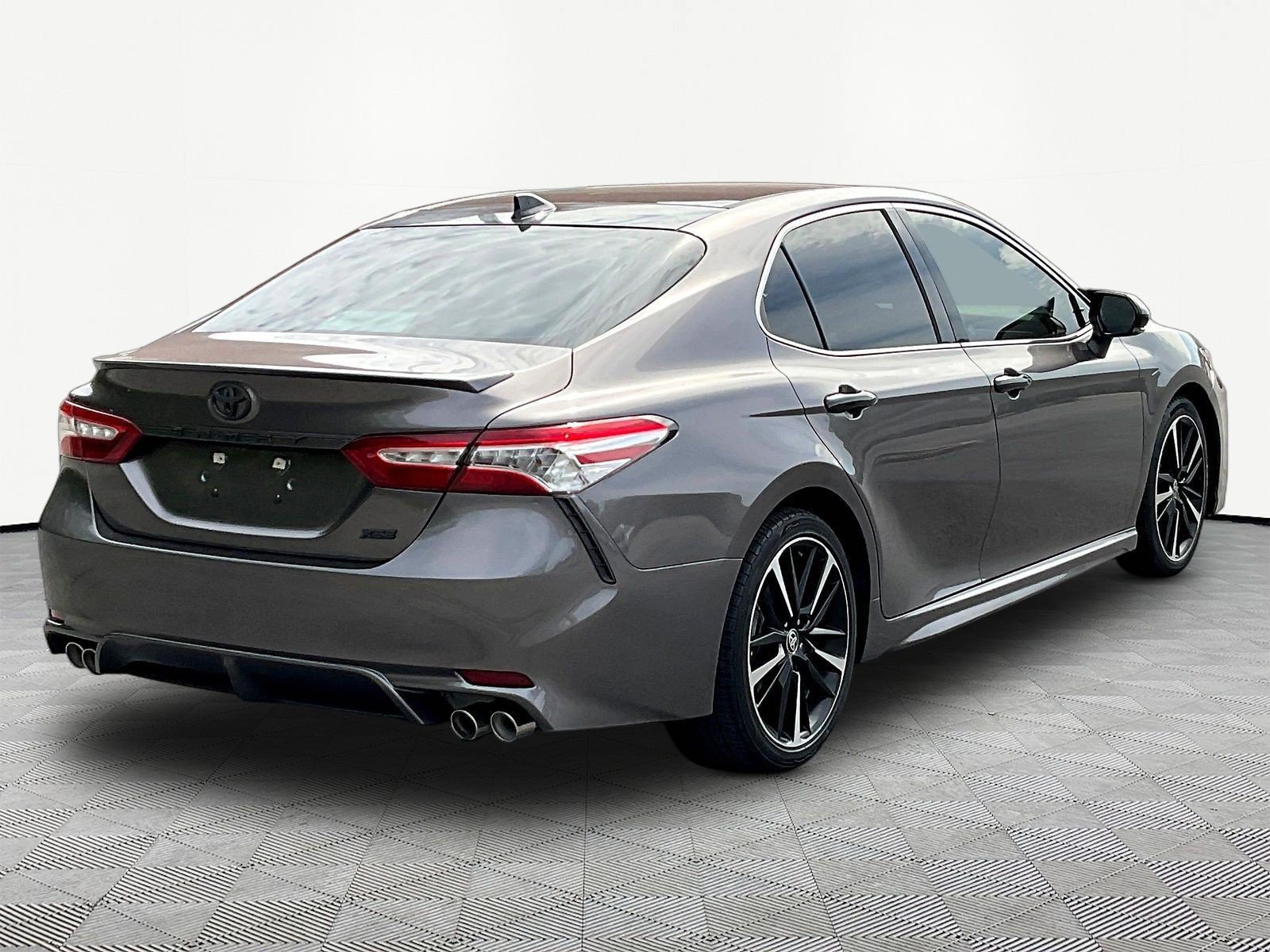 Used 2020 Toyota Camry XSE FWD image 6