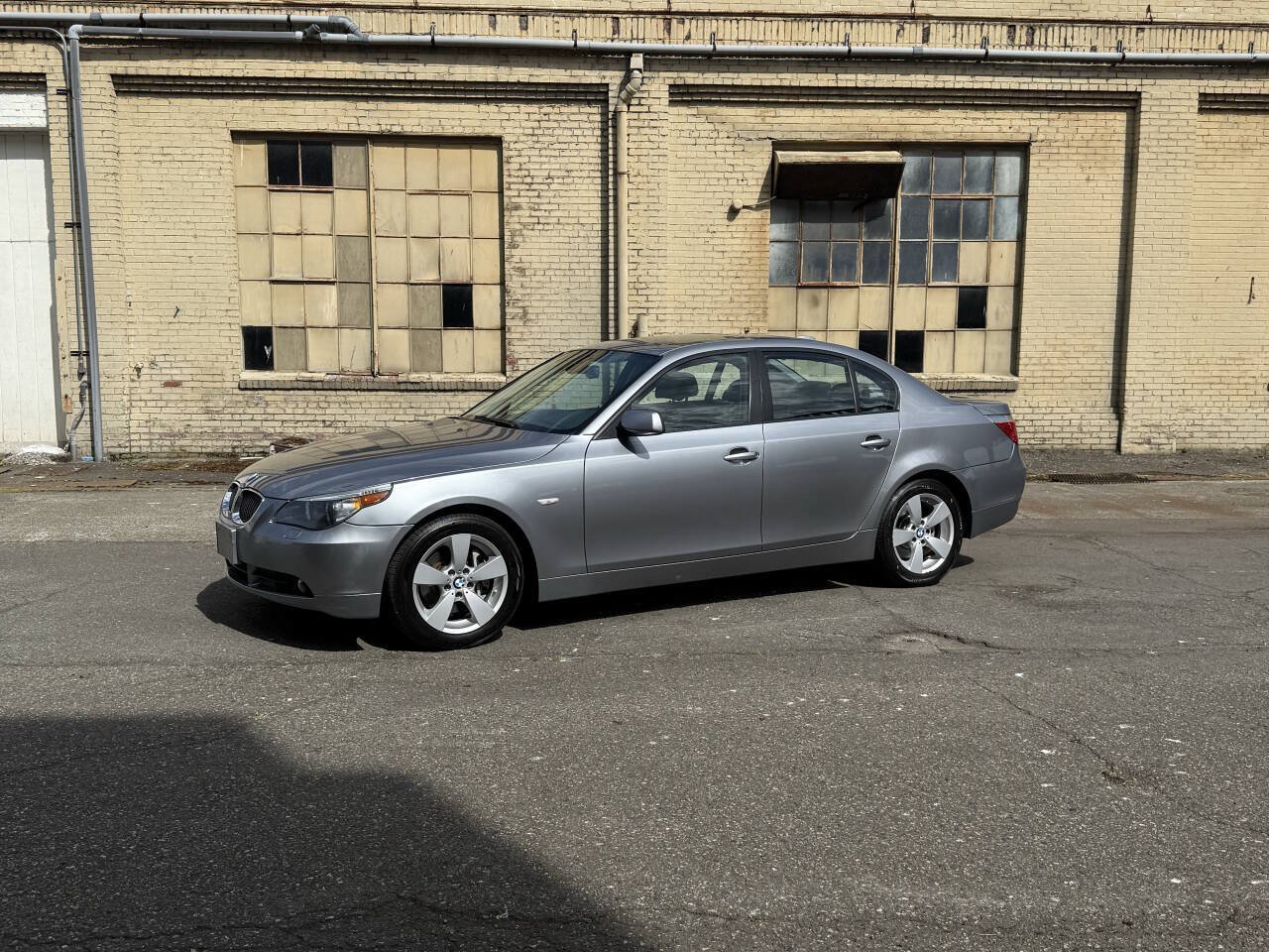 Used 2007 BMW 530xi Sedan AWD/4WD image 3