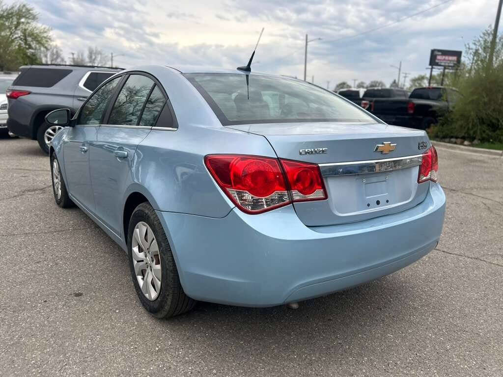 Used 2012 Chevrolet Cruze LS FWD image 7