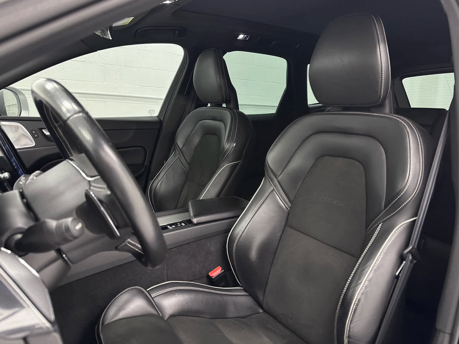 Used 2018 Volvo XC60 T8 R-Design w/ Convenience Package image 13
