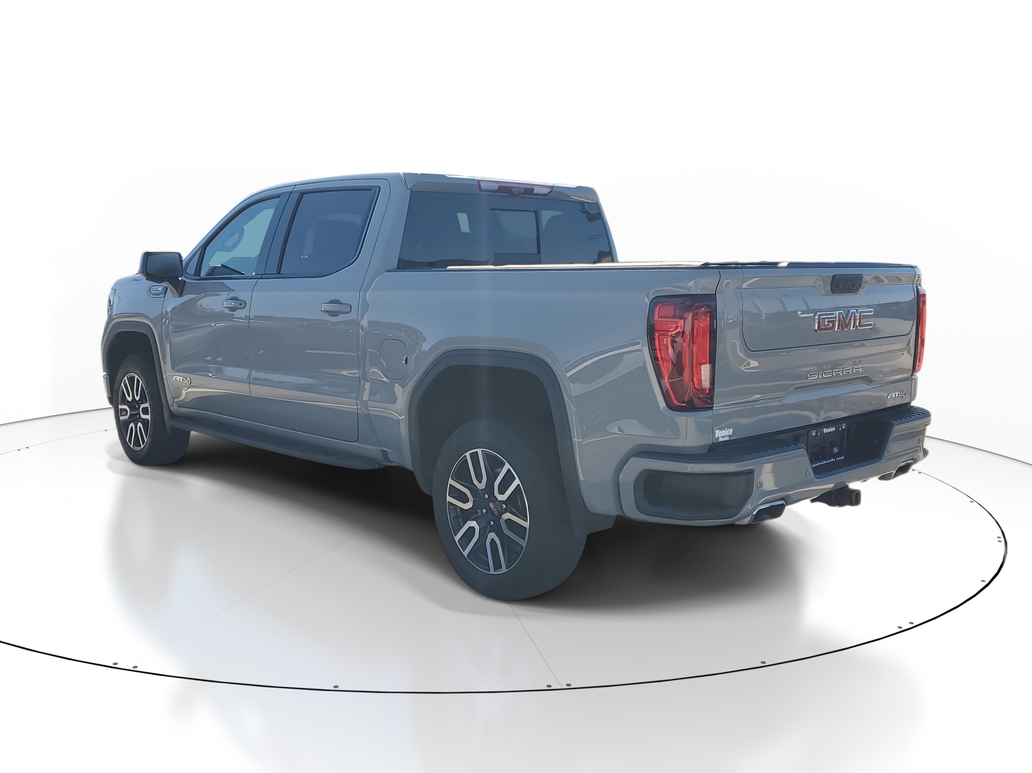 Used 2024 GMC Sierra 1500 AT4 w/ Technology Package image 6