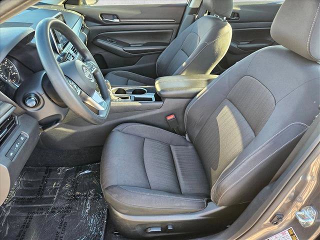 Used 2024 Nissan Altima 2.5 SV image 14