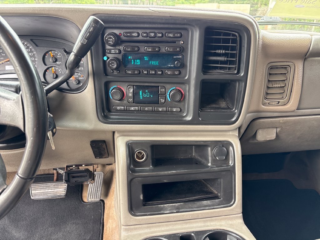 Used 2004 GMC Sierra 3500 SLT w/ Skid Plate Package AWD/4WD image 26