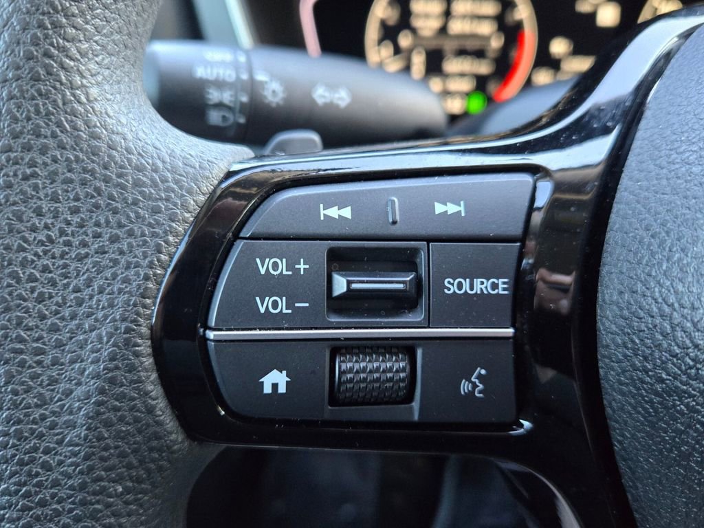 Used 2023 Honda Pilot LX image 22