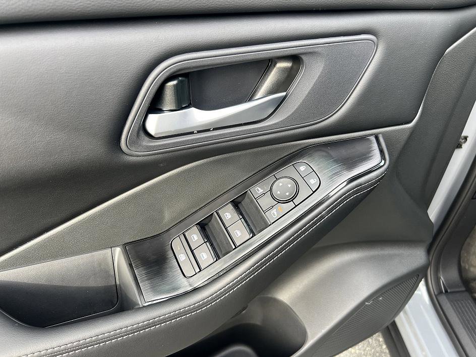 New 2026 Nissan Rogue SV image 12