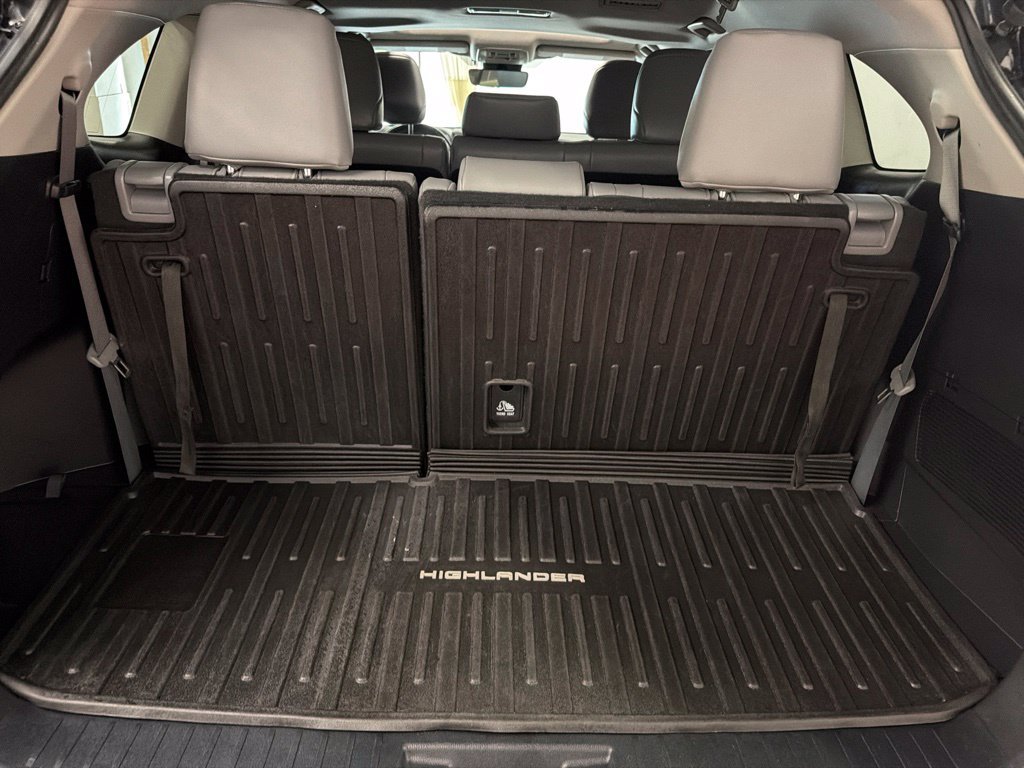 Used 2022 Toyota Highlander XLE AWD/4WD image 13
