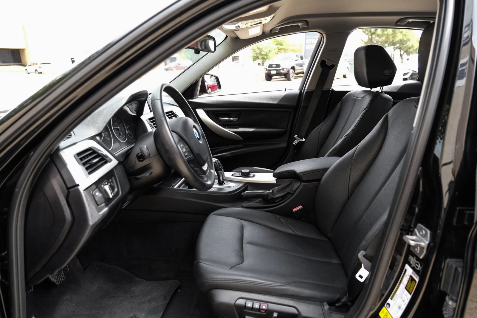 Used 2014 BMW 320i xDrive Sedan AWD/4WD image 3