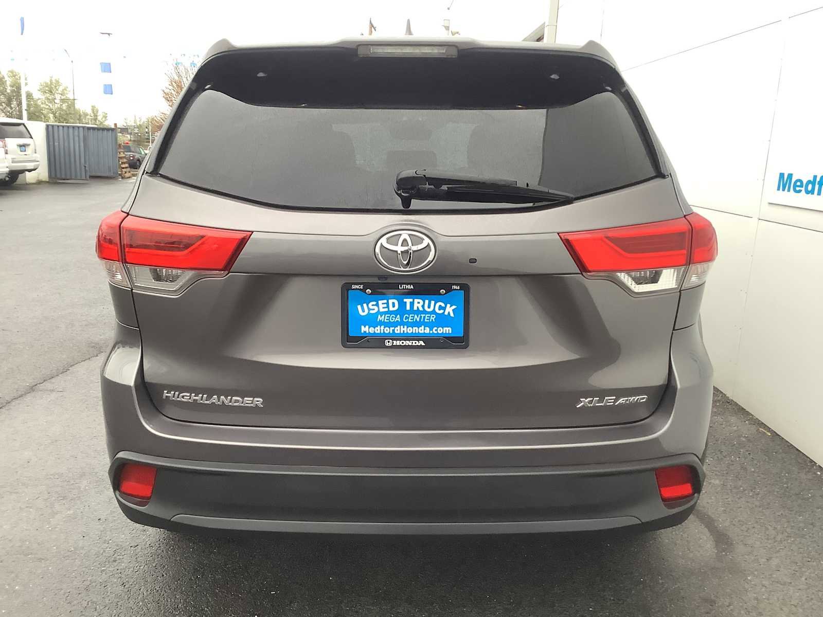 Used 2019 Toyota Highlander XLE AWD/4WD image 5
