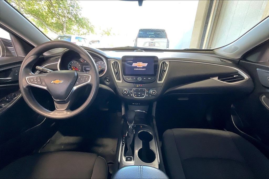 Used 2025 Chevrolet Malibu LT FWD image 6