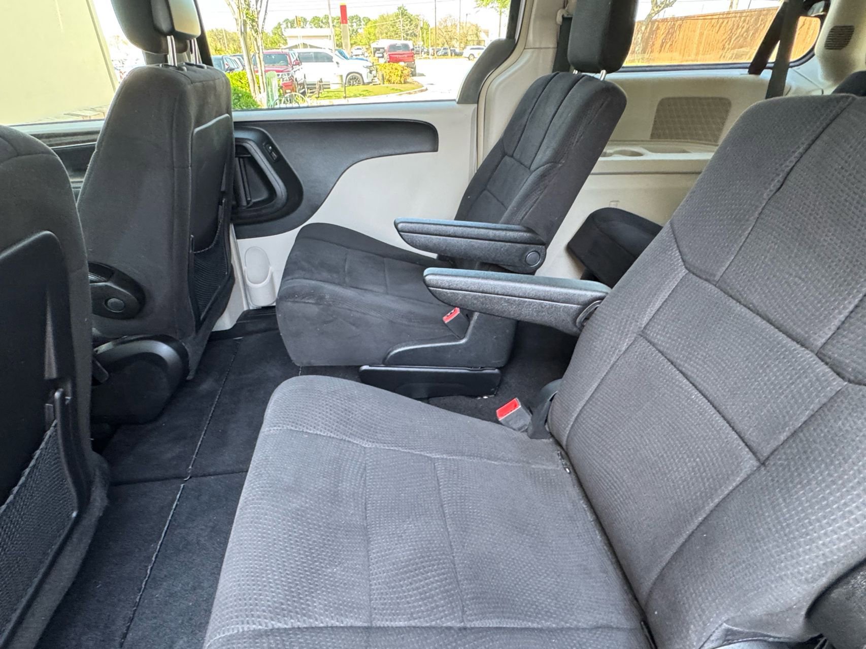 Used 2012 Chrysler Town & Country Touring w/ Entertainment Group #1 FWD image 32