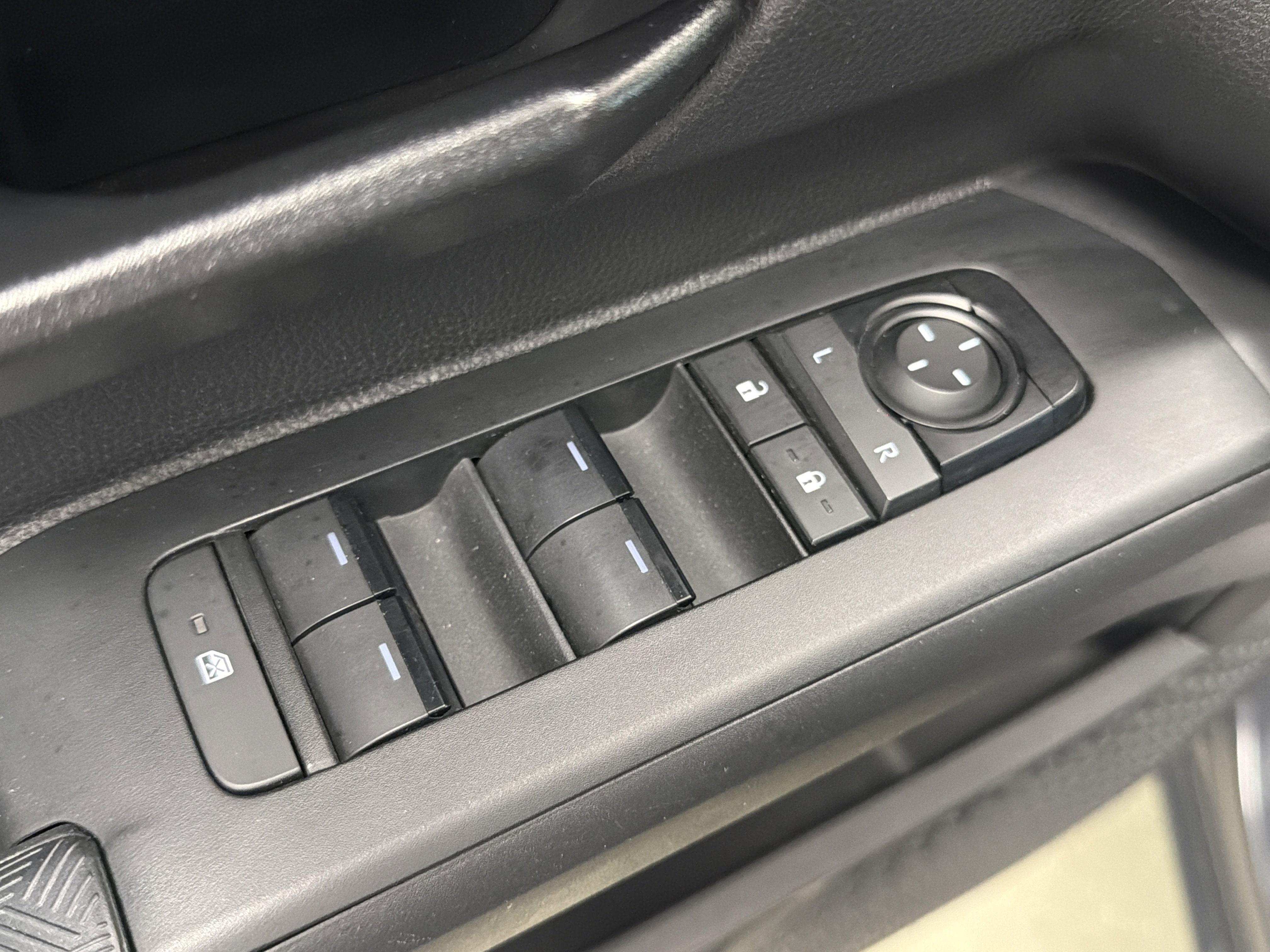 Used 2024 Toyota Tacoma SR5 AWD/4WD image 25