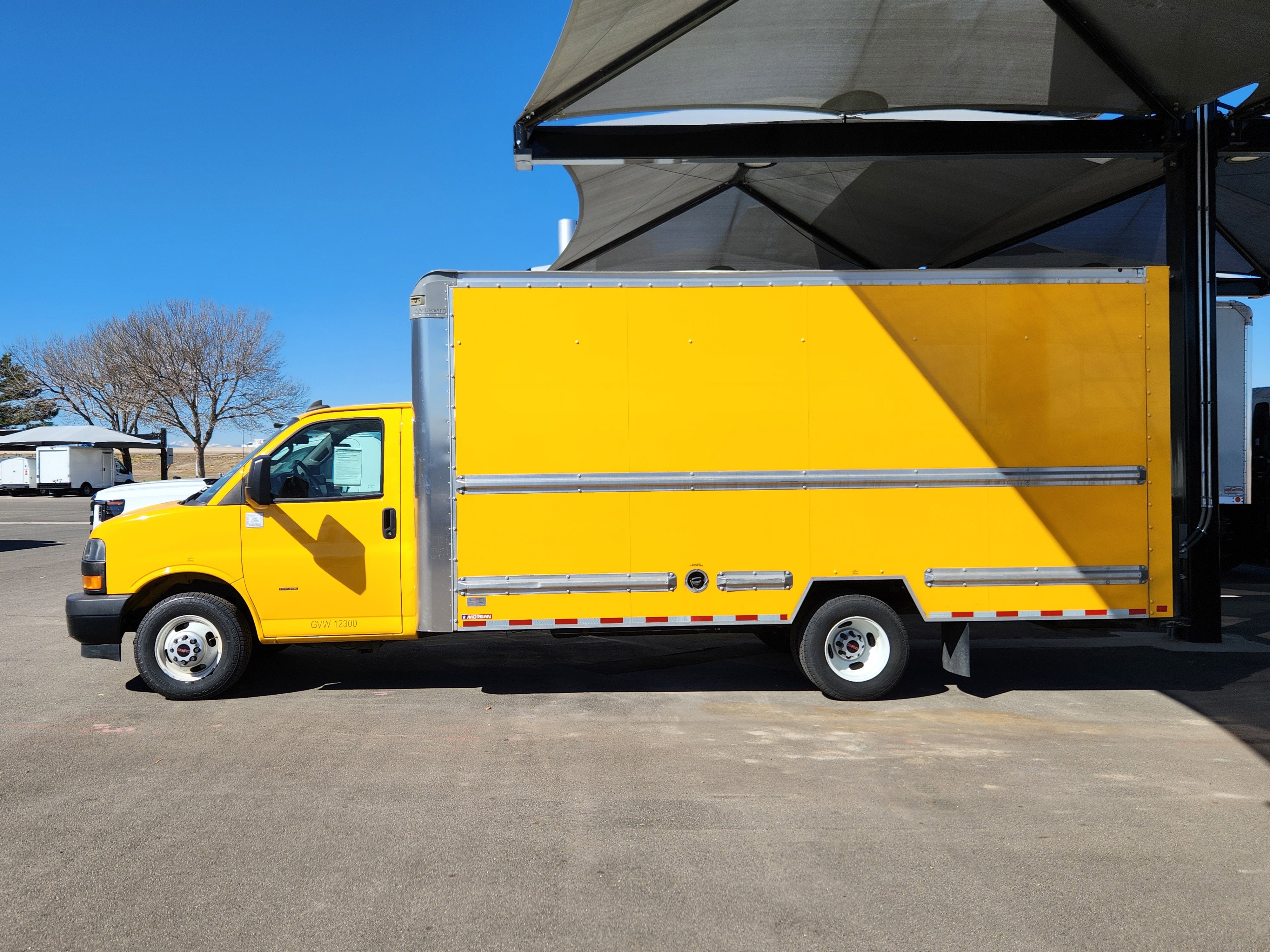 Used 2022 GMC Savana 3500 CUTWAY w/ Power Convenience Package RWD image 4