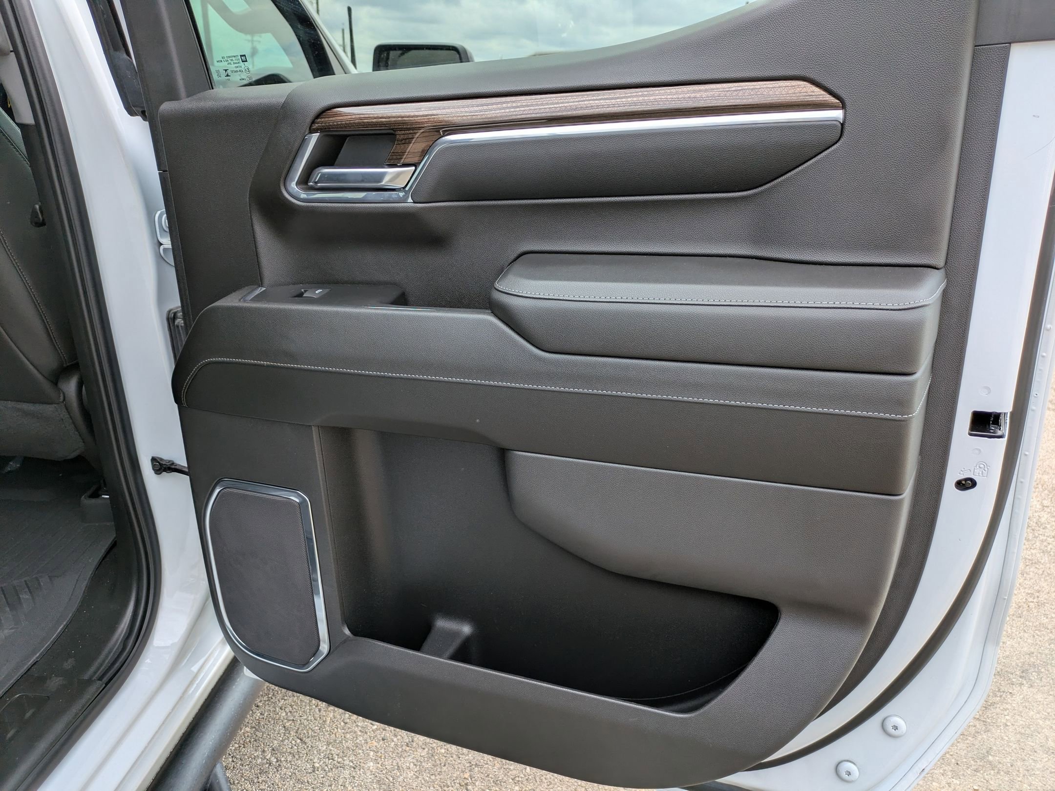 Used 2024 Chevrolet Silverado 1500 LT Trail Boss w/ LT Trail Boss Premium Package image 26