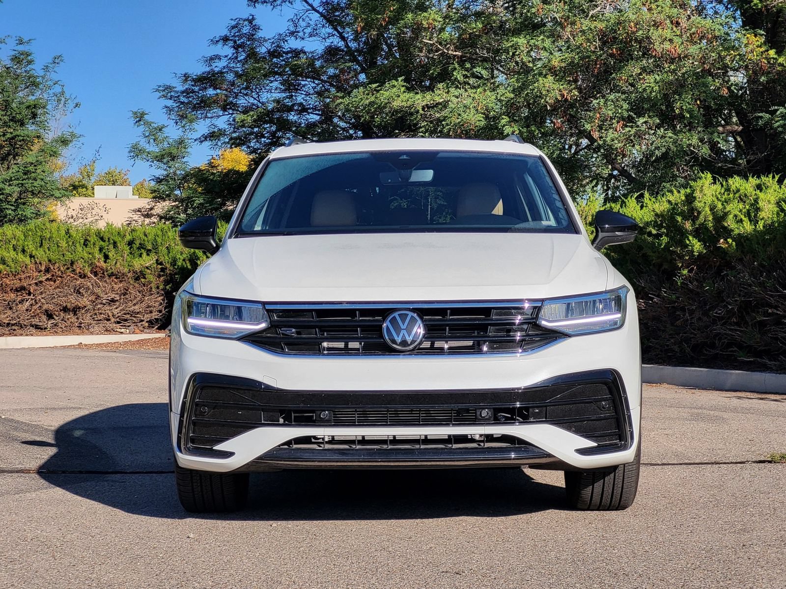 Used 2024 Volkswagen Tiguan SE R-Line w/ MDO Package, Two-Row AWD/4WD image 2