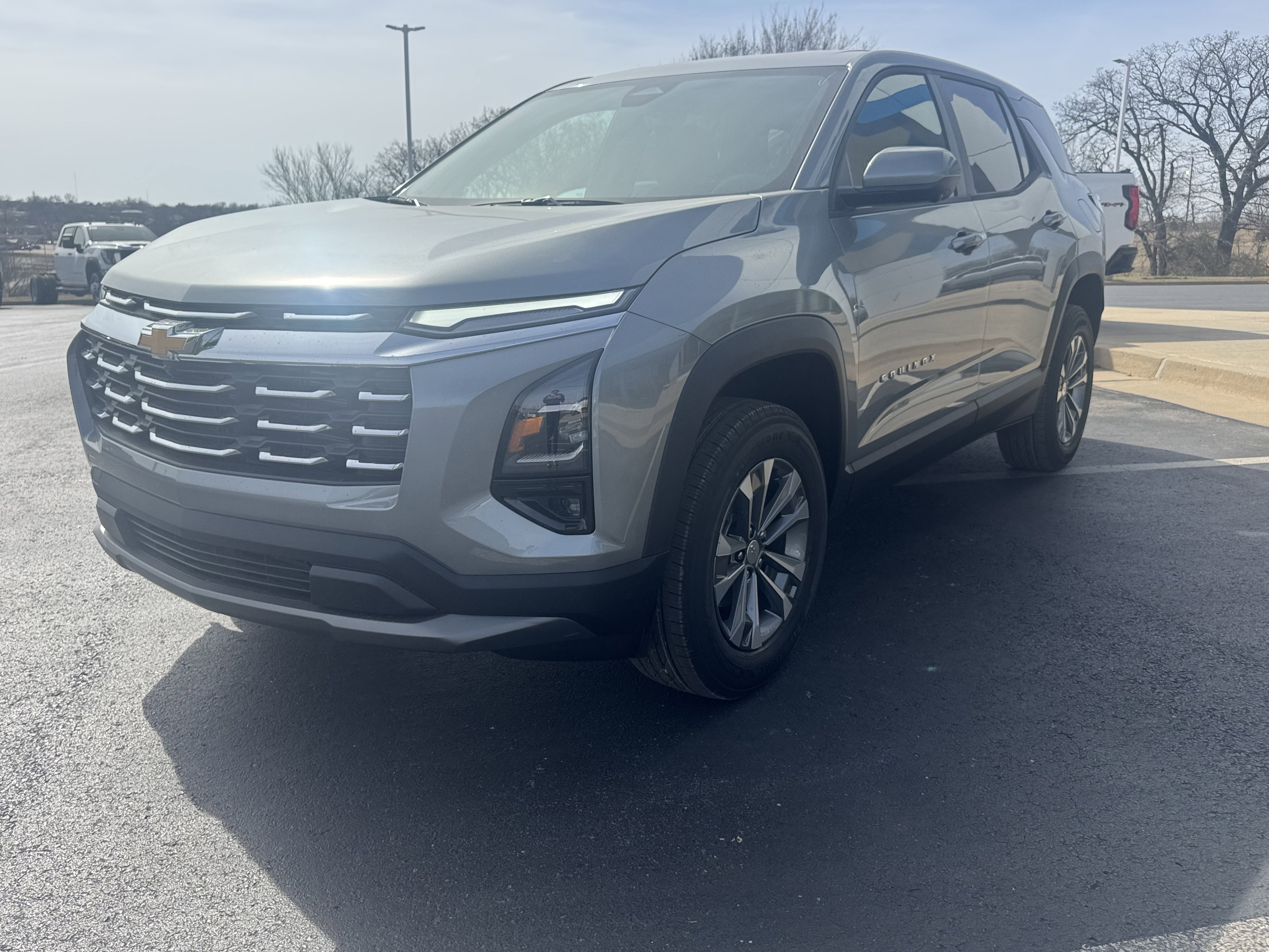 New 2026 Chevrolet Equinox LT image 2