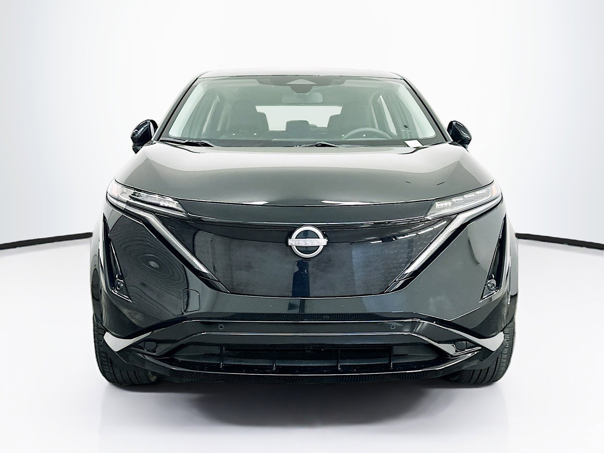 Used 2024 Nissan Ariya AWD image 2